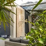 شقة With Garden, *