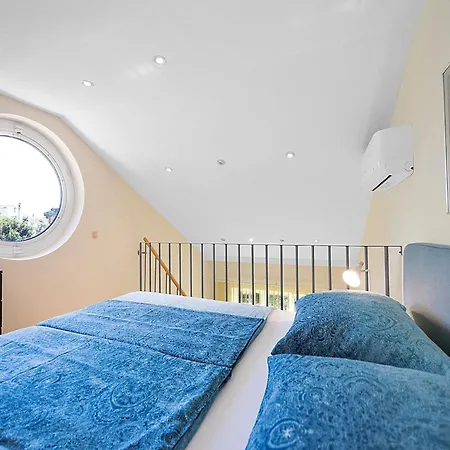 Apartamento With Garden, *