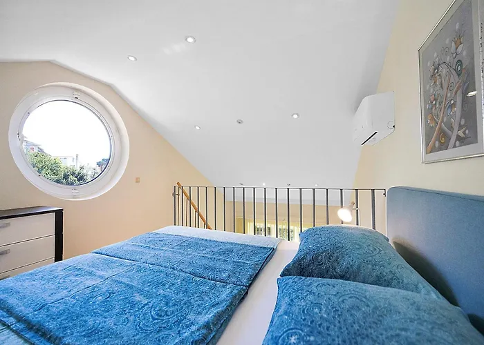 Apartamento With Garden, *